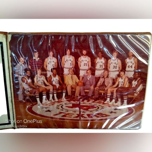 ONLY ONE EVER! SPURS 1976-1977 AUTOGRAPHED BY TEAM & COACHES W/ TEAM PHOTO - Picture 2 of 4